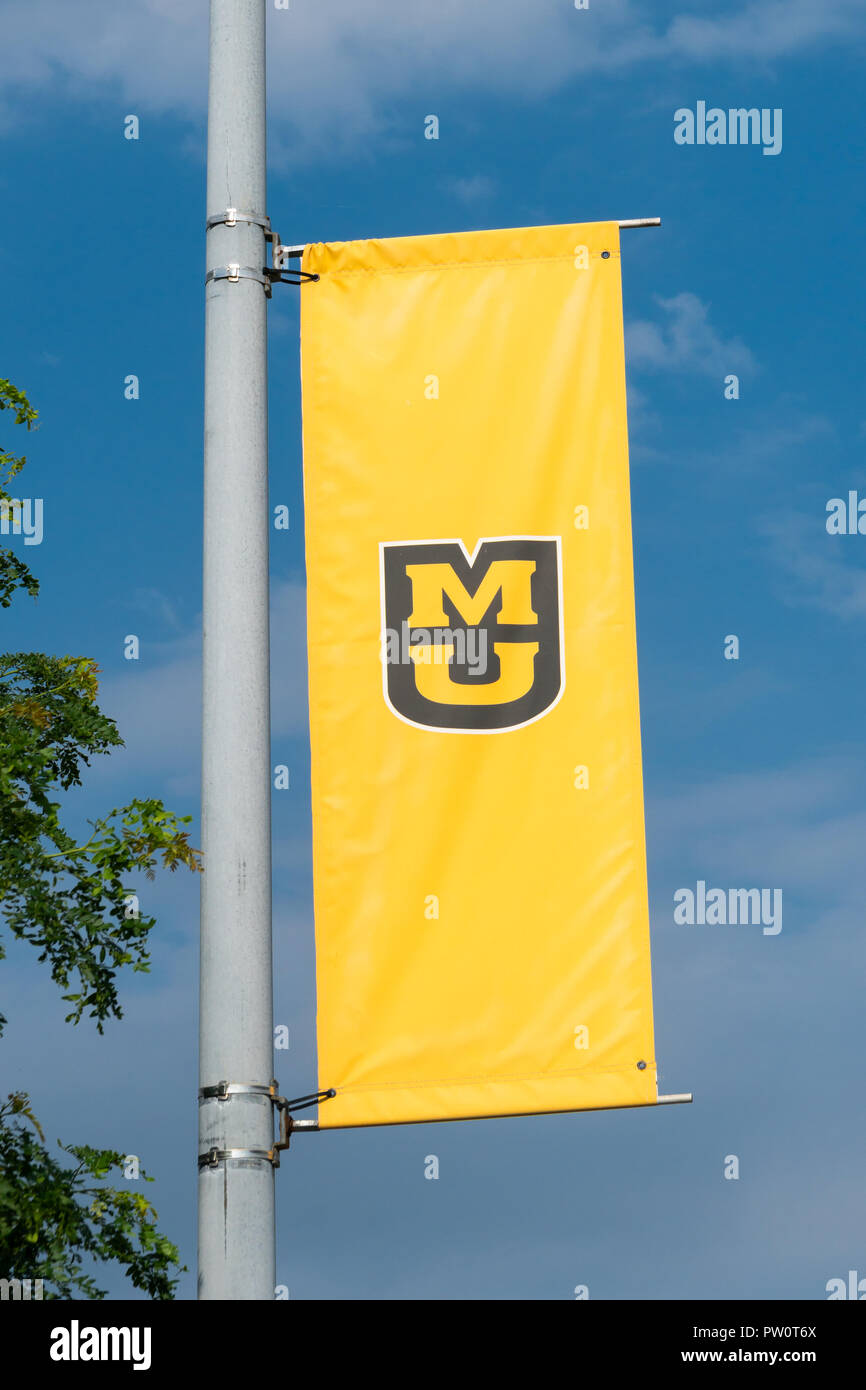 COLUMBIA, MO/USA - juin 9 , 2018 : drapeau et le logo de l'Université sur le campus de l'Université du Missouri. Banque D'Images