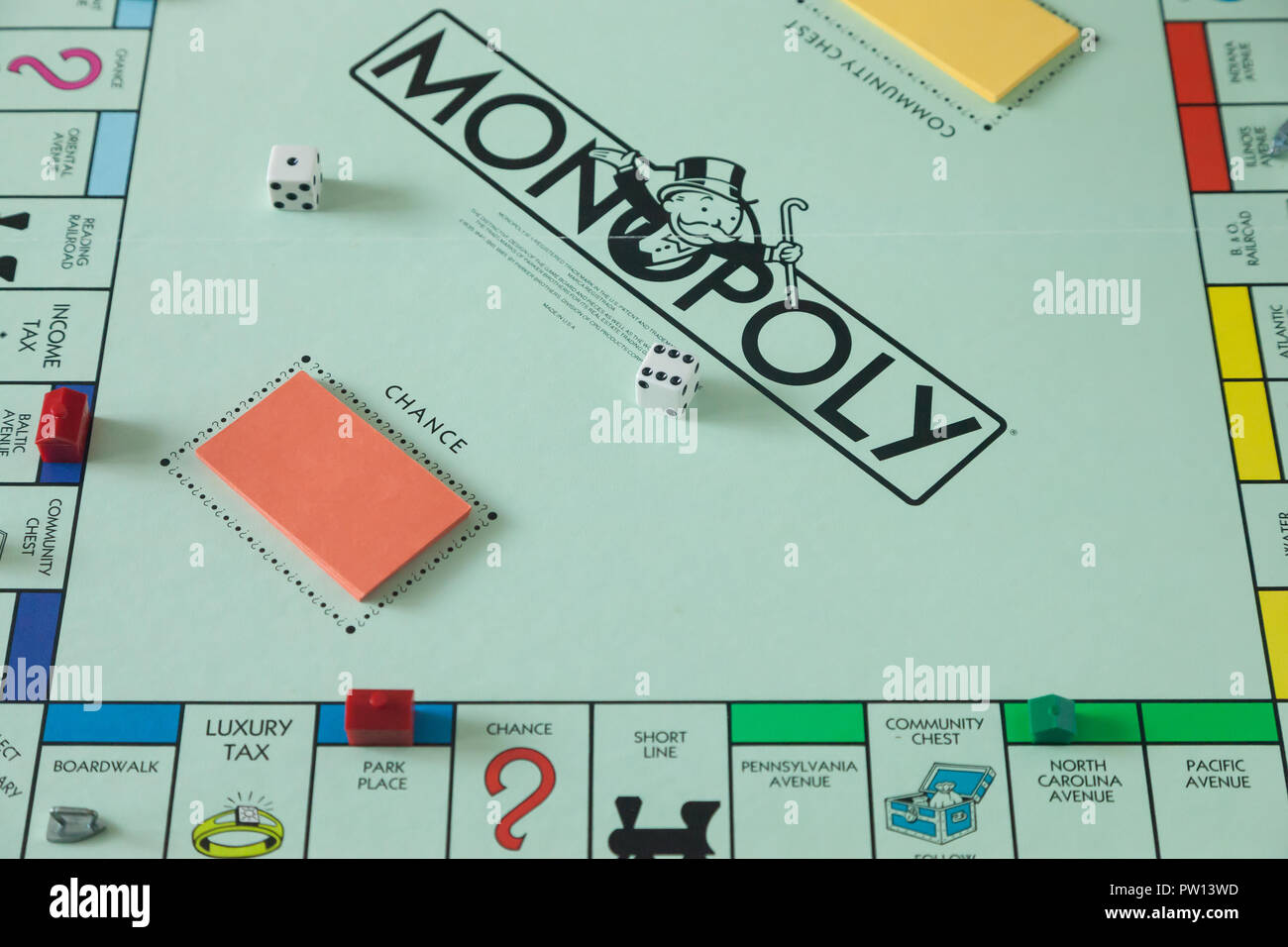 WOODBRIDGE, NEW JERSEY - 11 octobre 2018 : une vue d'un circa 1980 jeu de Monopoly Banque D'Images