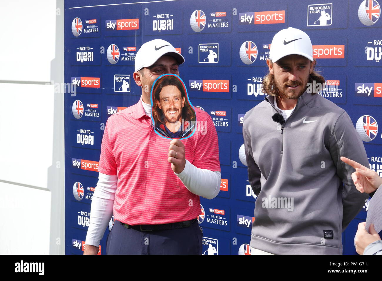 Walton Heath Golf Club, le 12 octobre, 2018. Moliwood -Molinari et Fleetwood interviewé par Emma soi de Sky TV's Kids show 'Game Changers' sur la deuxième journée à la Britannique SkySports Masters golf championship organisé par Justin Rose Crédit : Motofoto/Alamy Live News Banque D'Images