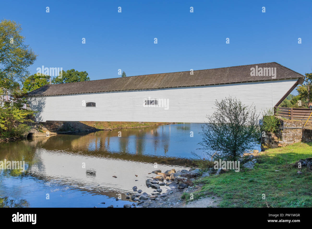 Ripley, TN, USA-10/1/18 1882 : Le pont couvert sur la rivière La Biche à Elizabethton. Banque D'Images