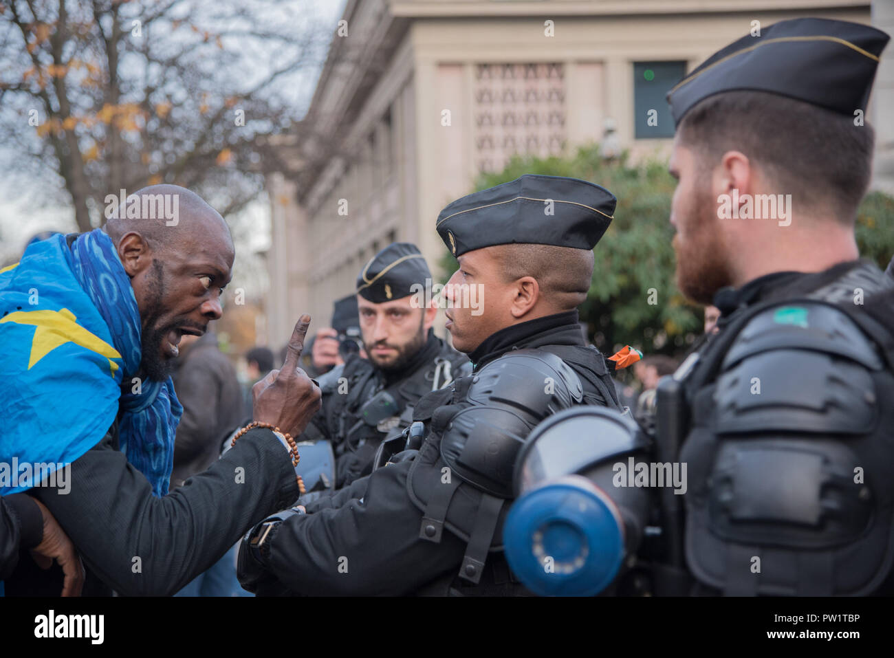 Paris Manifestation anti Kabila.n images, une scène ou un manifestant ...