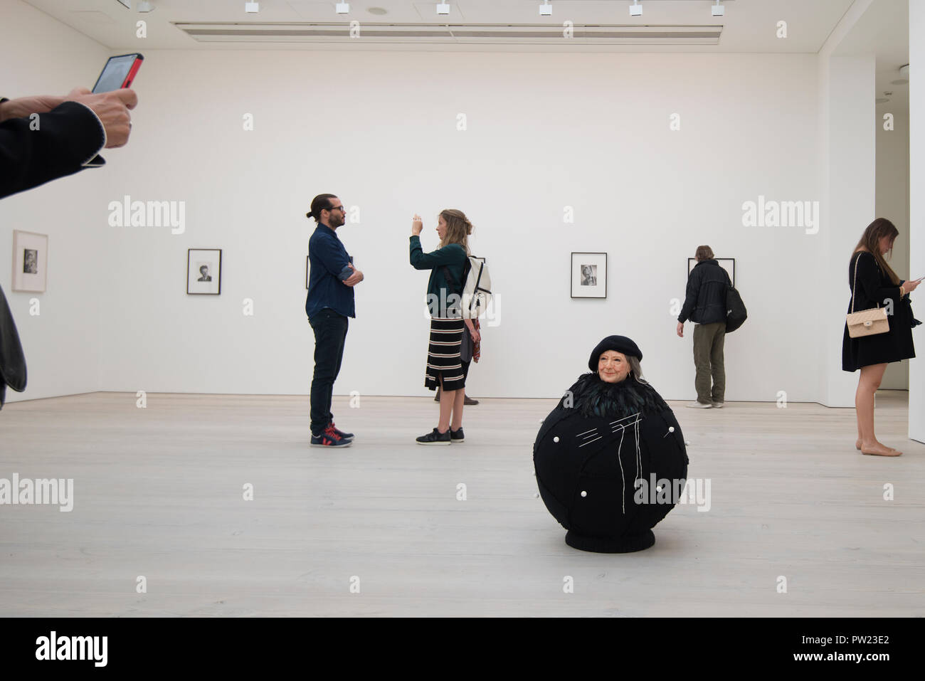 Saatchi Gallery, exposition Miroir Noir, Wendy Meyer après "Louise" Banque D'Images