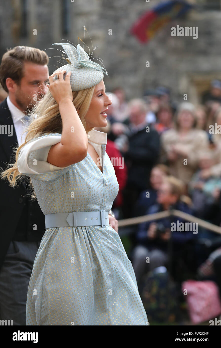 Ellie Goulding arrive en avance sur le mariage de la princesse Eugénie à Jack Brooksbank à la Chapelle St George du château de Windsor Banque D'Images