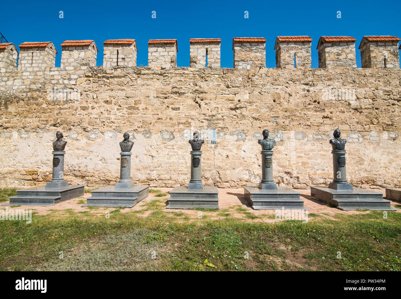 Statues avant le héros Bender forteresse, Bender, république de Transnistrie, en Moldavie Banque D'Images