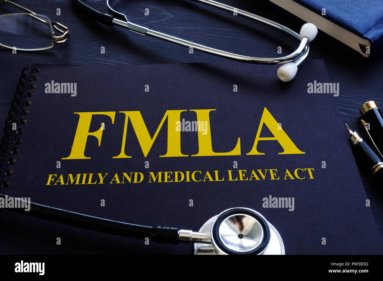 FMLA Family and Medical Leave Act et stéthoscope. Banque D'Images