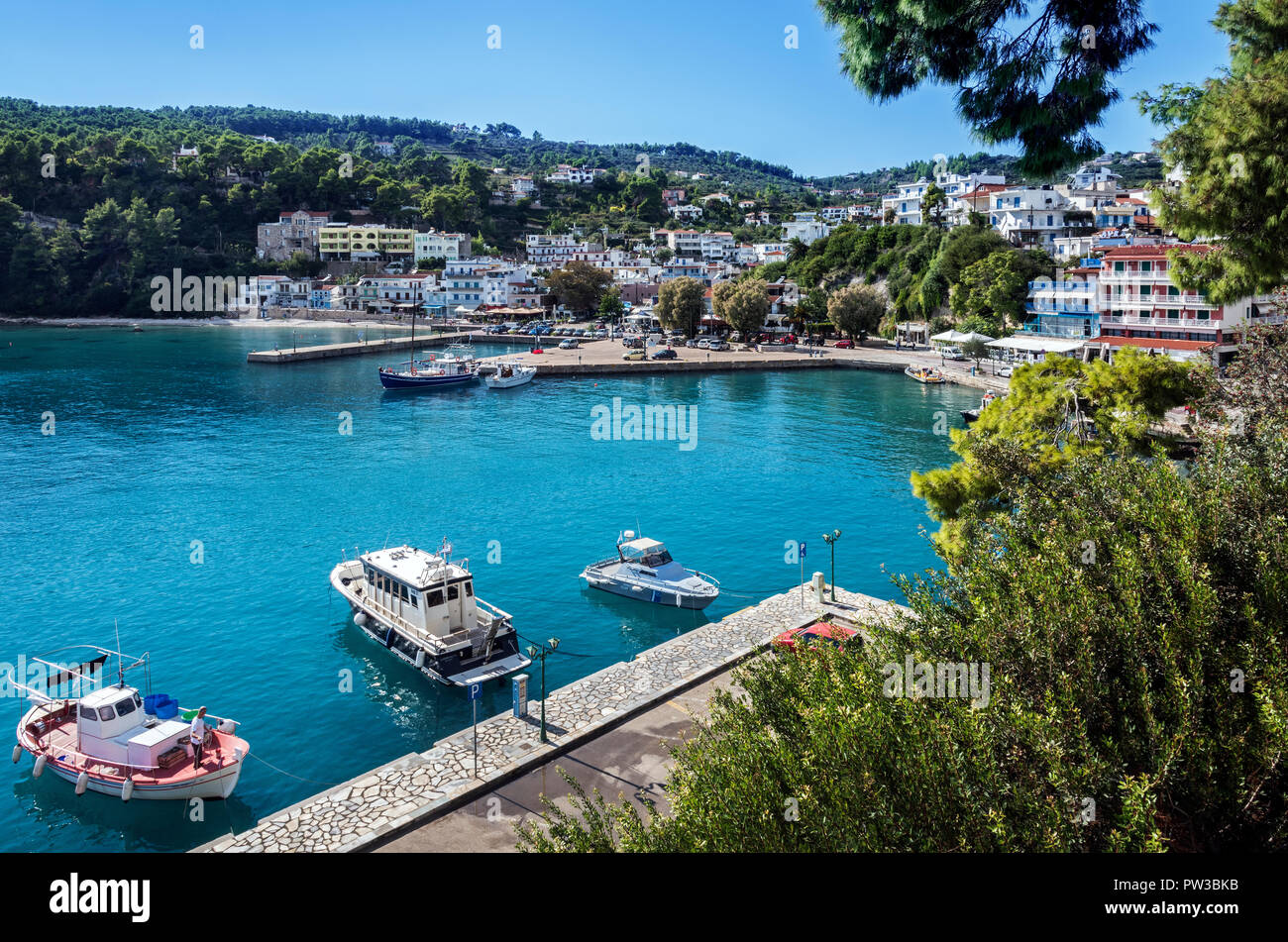 Port Patitiri Alonissos, Sporades du Nord, Grèce. Banque D'Images