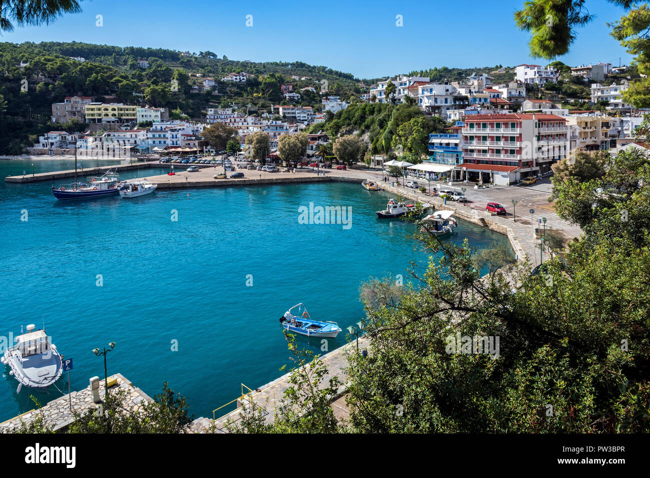 Port Patitiri Alonissos, Sporades du Nord, Grèce. Banque D'Images
