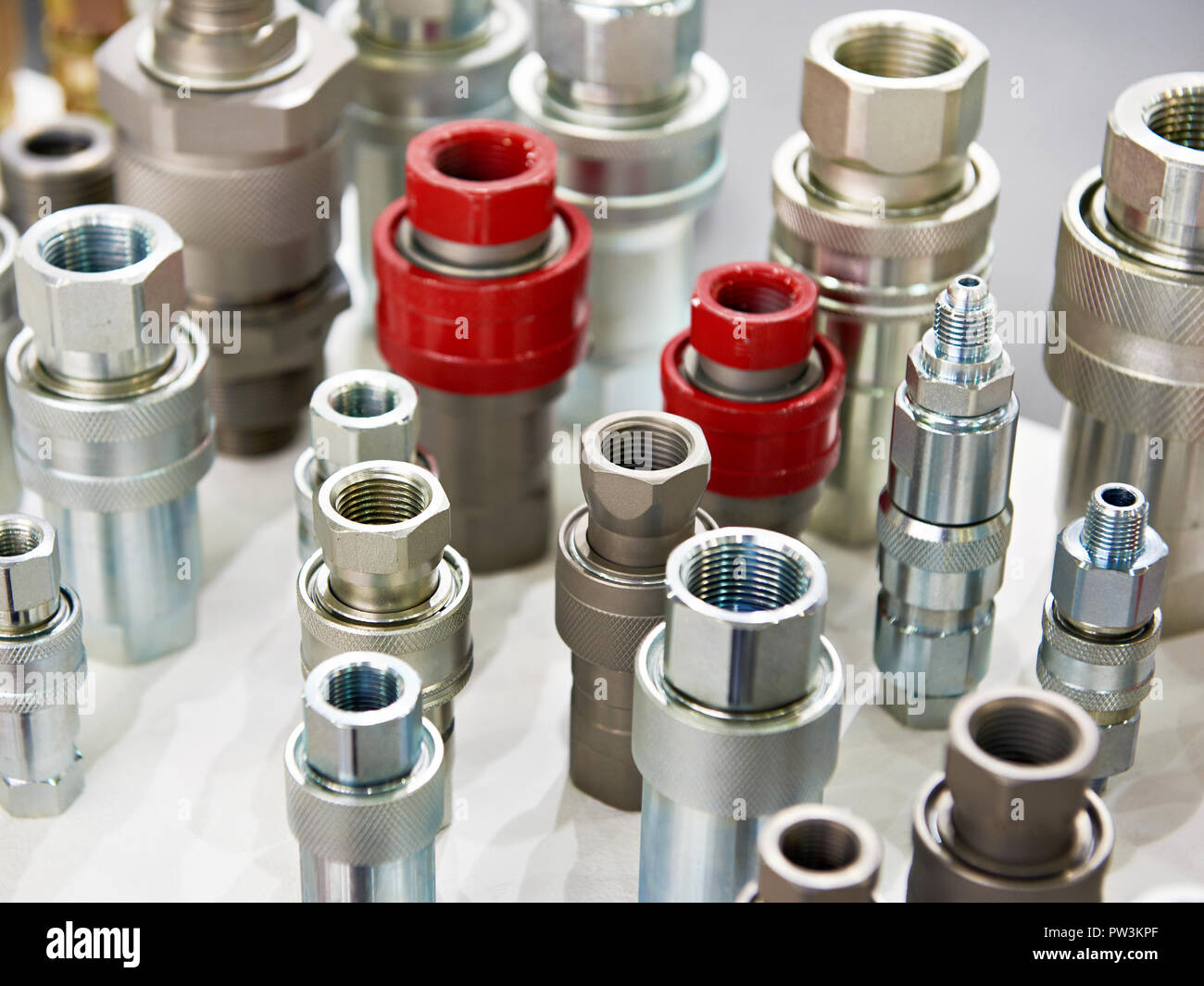 Les raccords rapides hydrauliques en magasin Banque D'Images