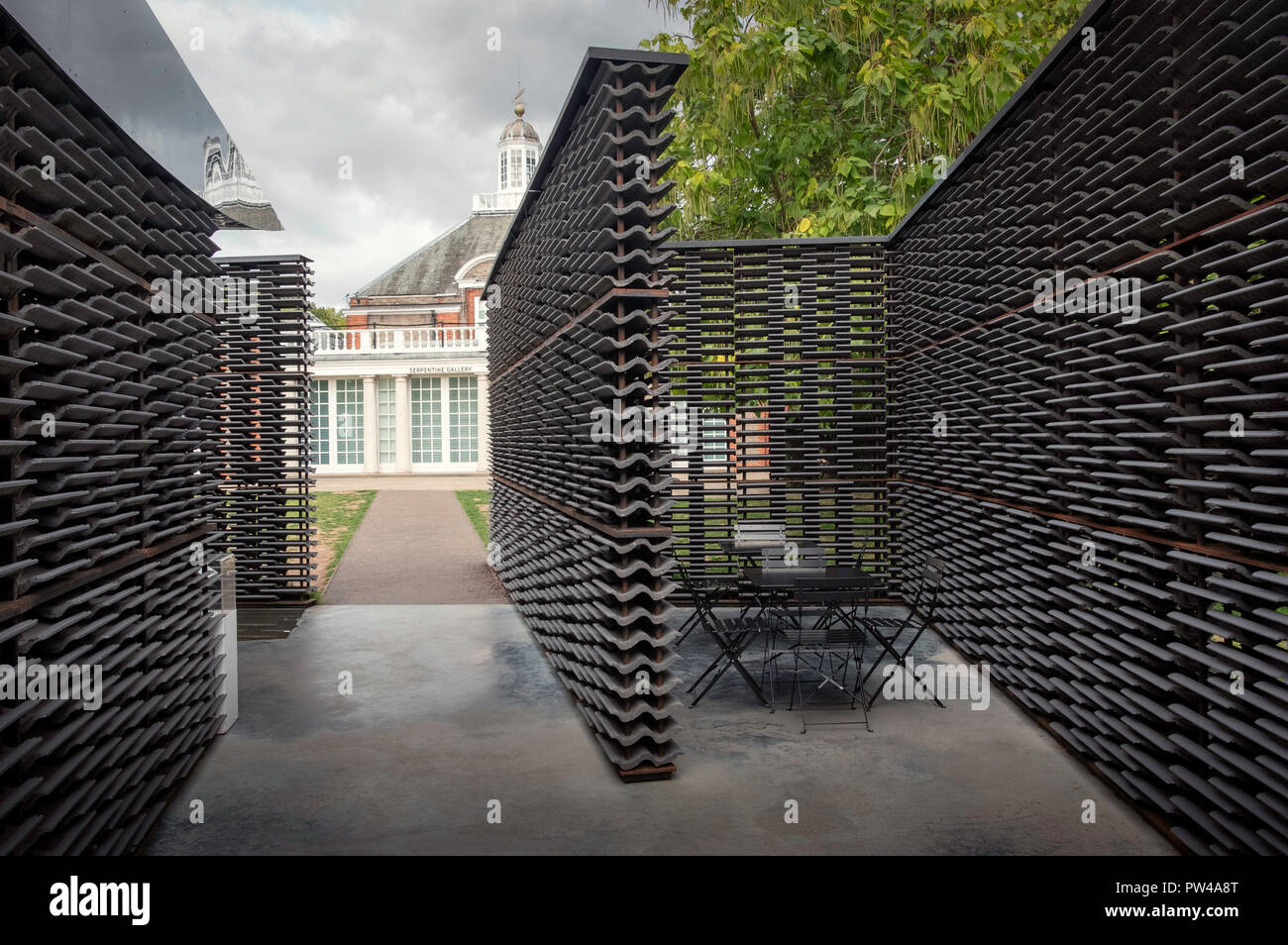 L'intérieur de la Serpentine Pavilion 2018, Kensington Gardens, Londres. Banque D'Images