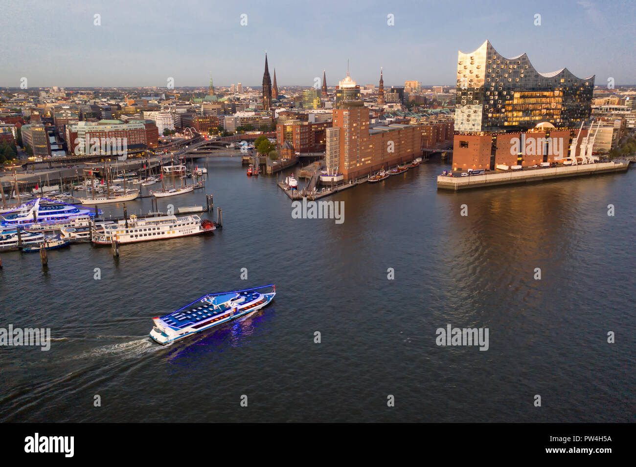 Bateau de croisière Port sur Elbe Banque D'Images