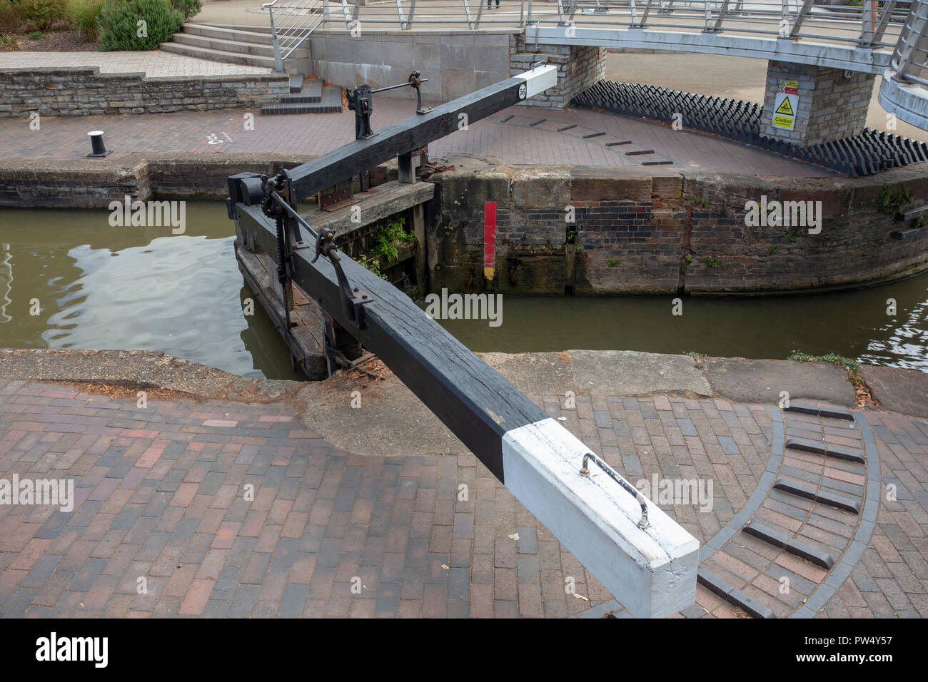 Une porte d'écluse sur le canal à Stratford-upon-Avon, en Angleterre. Banque D'Images