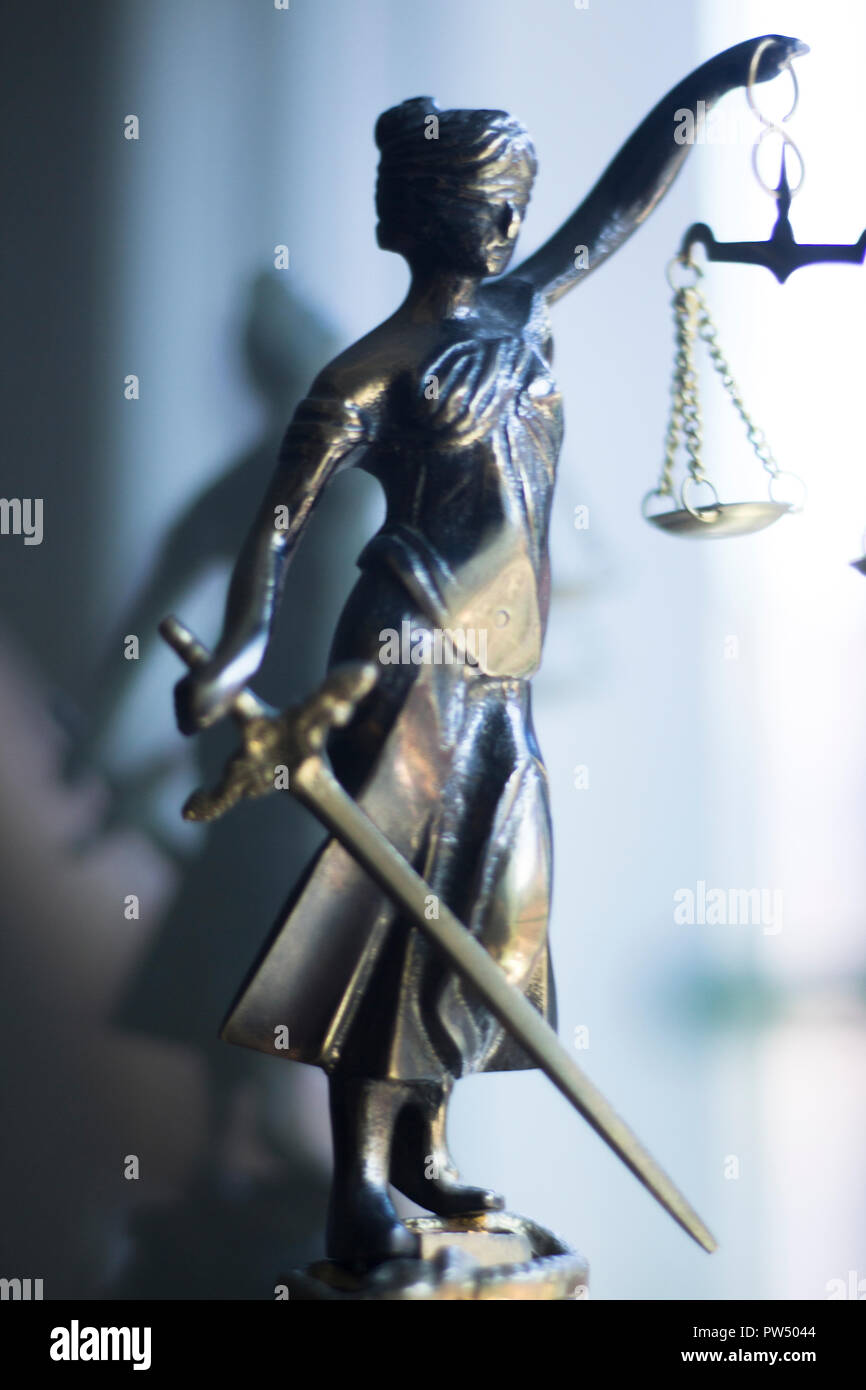 Plaque En Fonte Décorative Thémis Déesse De La Justice - Occasion Classique