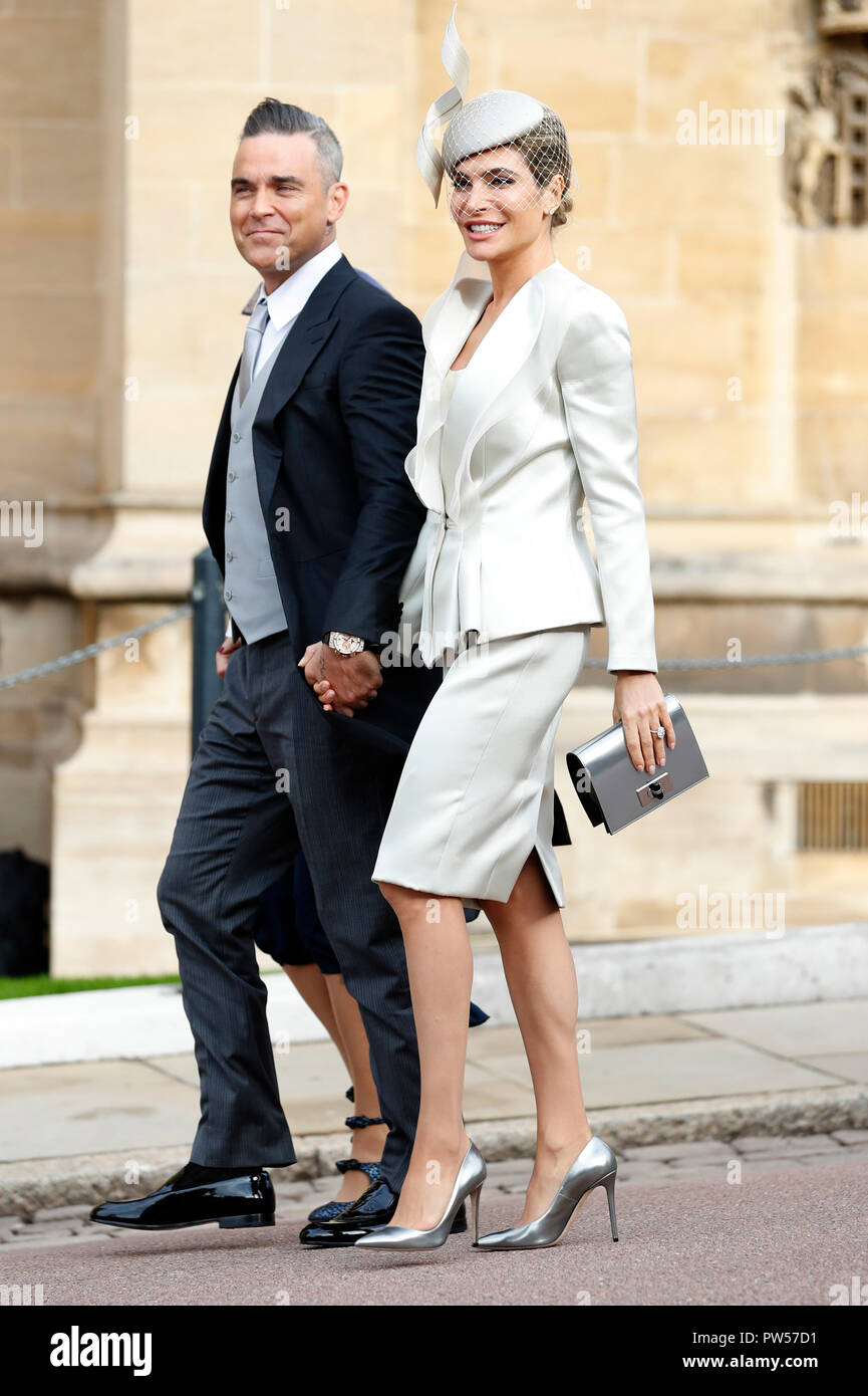 Robbie Williams et sa femme Ayda Field, arrivent pour le mariage de la  princesse Eugénie et Jack Brooksbank à la Chapelle St George, le château de  Windsor Photo Stock - Alamy