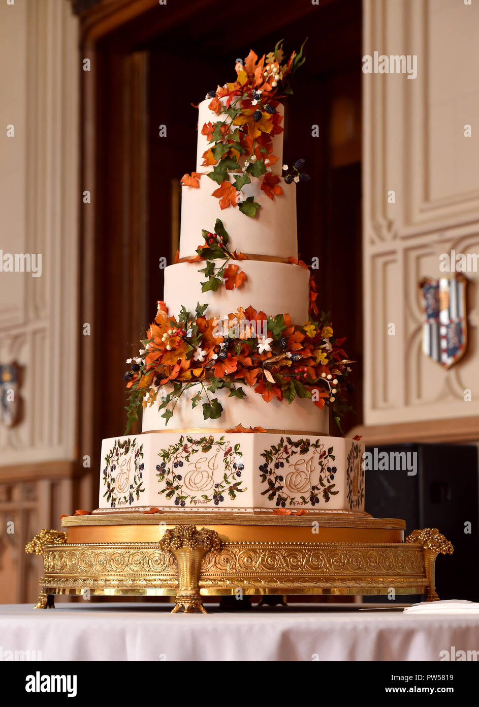 Le Gateau De Mariage Cree Par Sophie Cabot Pour Le Mariage De La Princesse Eugenie A Jack Brooksbank Vu A St George S Hall Au Chateau De Windsor Photo Stock Alamy