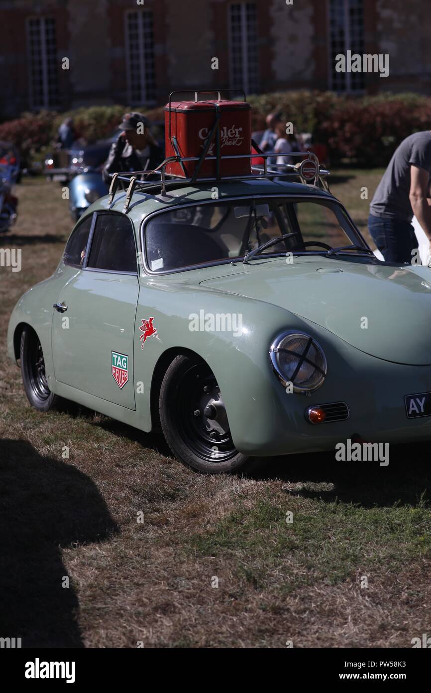 Modification Porsche 356 au Château de Neuville à Gambais (78) - France. Banque D'Images