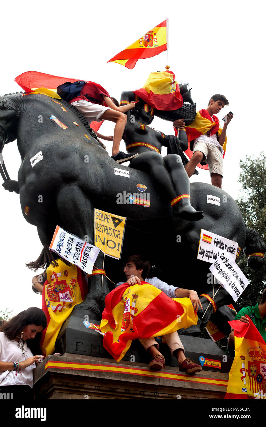 Jeunes manifestants anti-indépendance au rallye de Catalogne, Barcelone, Espagne. Banque D'Images