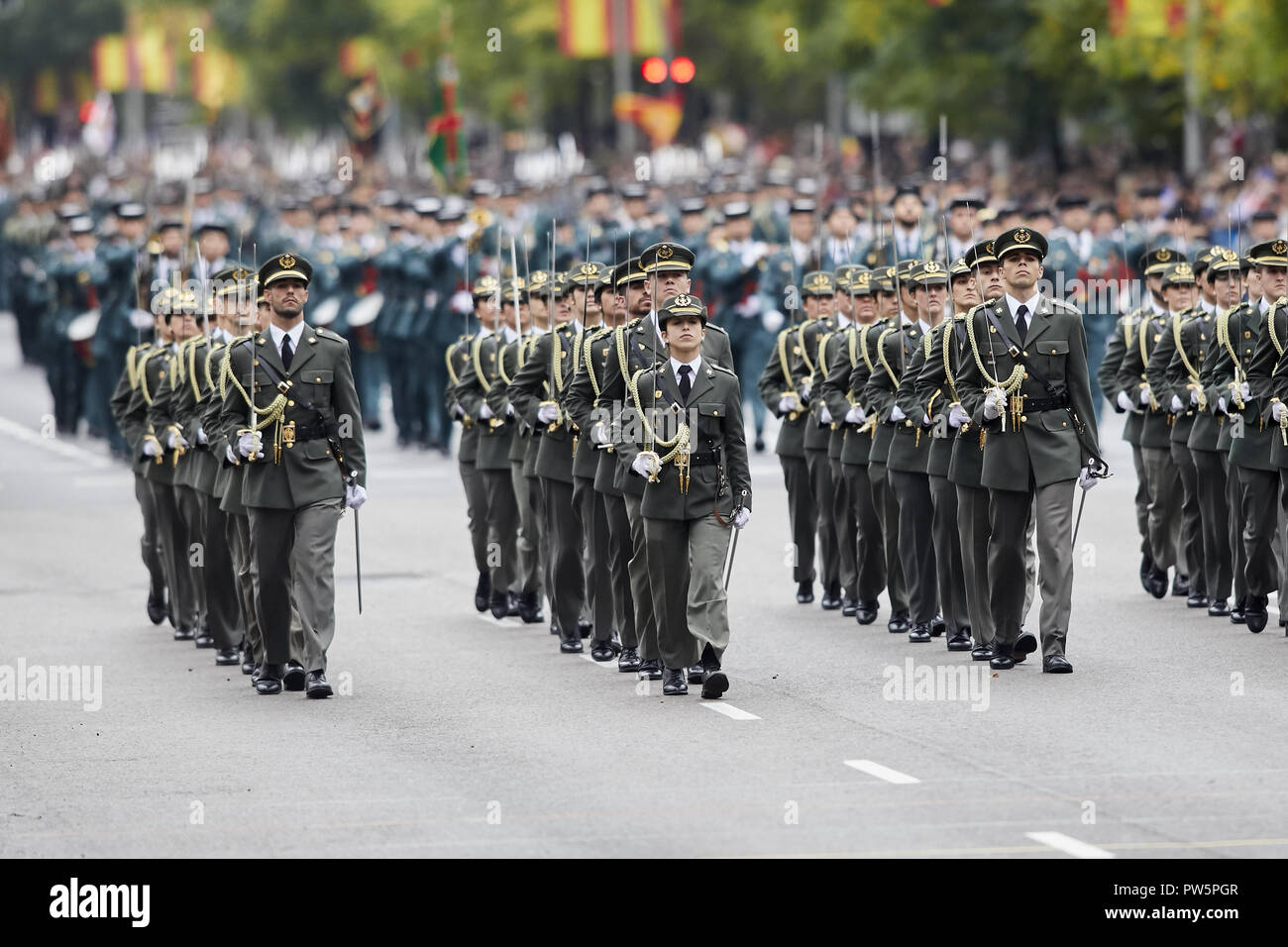 Madrid Espagne 12 Octobre 2018 Vu Les Soldats Marchant Au Cours De L Espagnol Fete Nationale Defile Militaire A Madrid La Famille Royale D Espagne A Participe A La Journee Nationale Annuelle Defile Militaire Dans