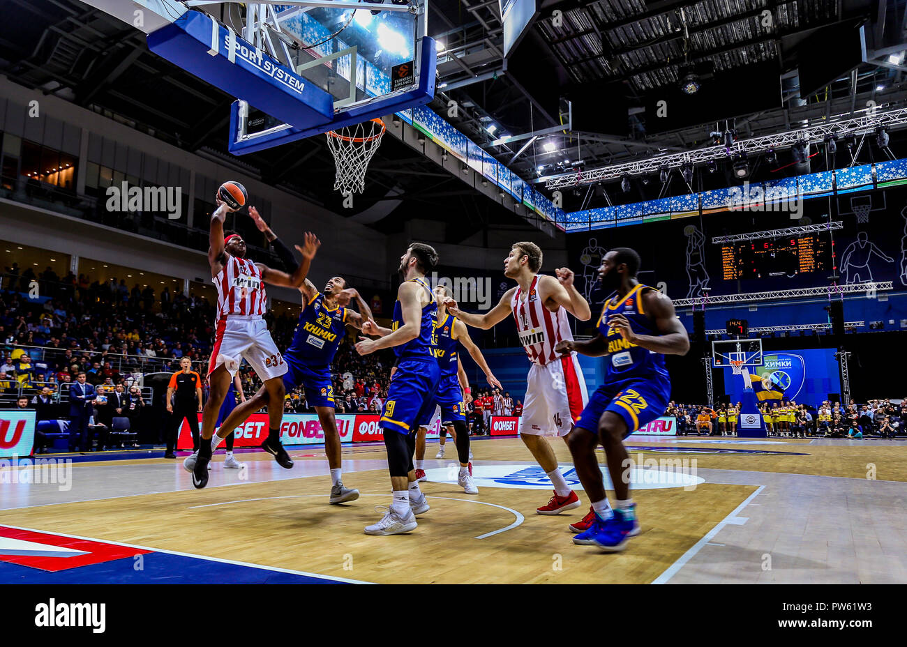 Zach LeDay, # 32 de l'Olympiakos Le Pirée en action contre Khimki Moscow dans la Turkish Airlines Euroleague manche d'ouverture de la saison 2018-2019. (L'Olympiacos Le Pirée défait Khimki Moscow Region 87-66) Banque D'Images