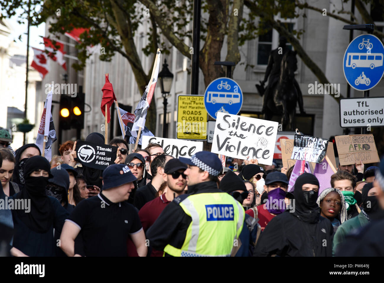 Alliance Démocratique Lads Football CDCPPS marchant vers le Parlement, à Londres, en manifestation de protestation. Rival de protestation des groupes fascistes anti. Police Banque D'Images