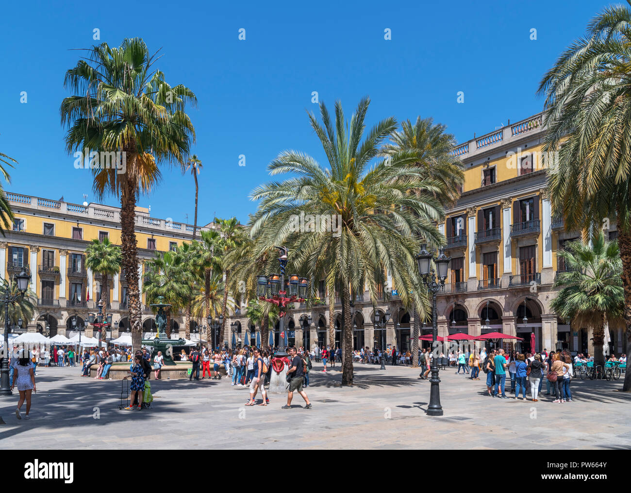 Plaza real barcelone Banque de photographies et d'images à haute résolution  - Alamy