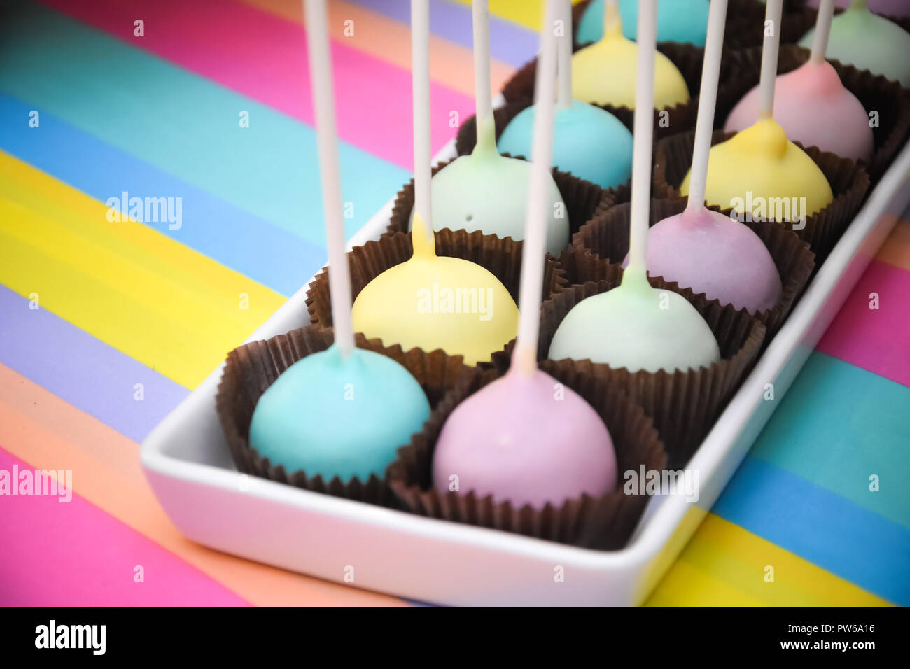 Close up stick boule Chocolat Vanille sucre au goutte à goutte sur l'événement décoration veilleuse Banque D'Images