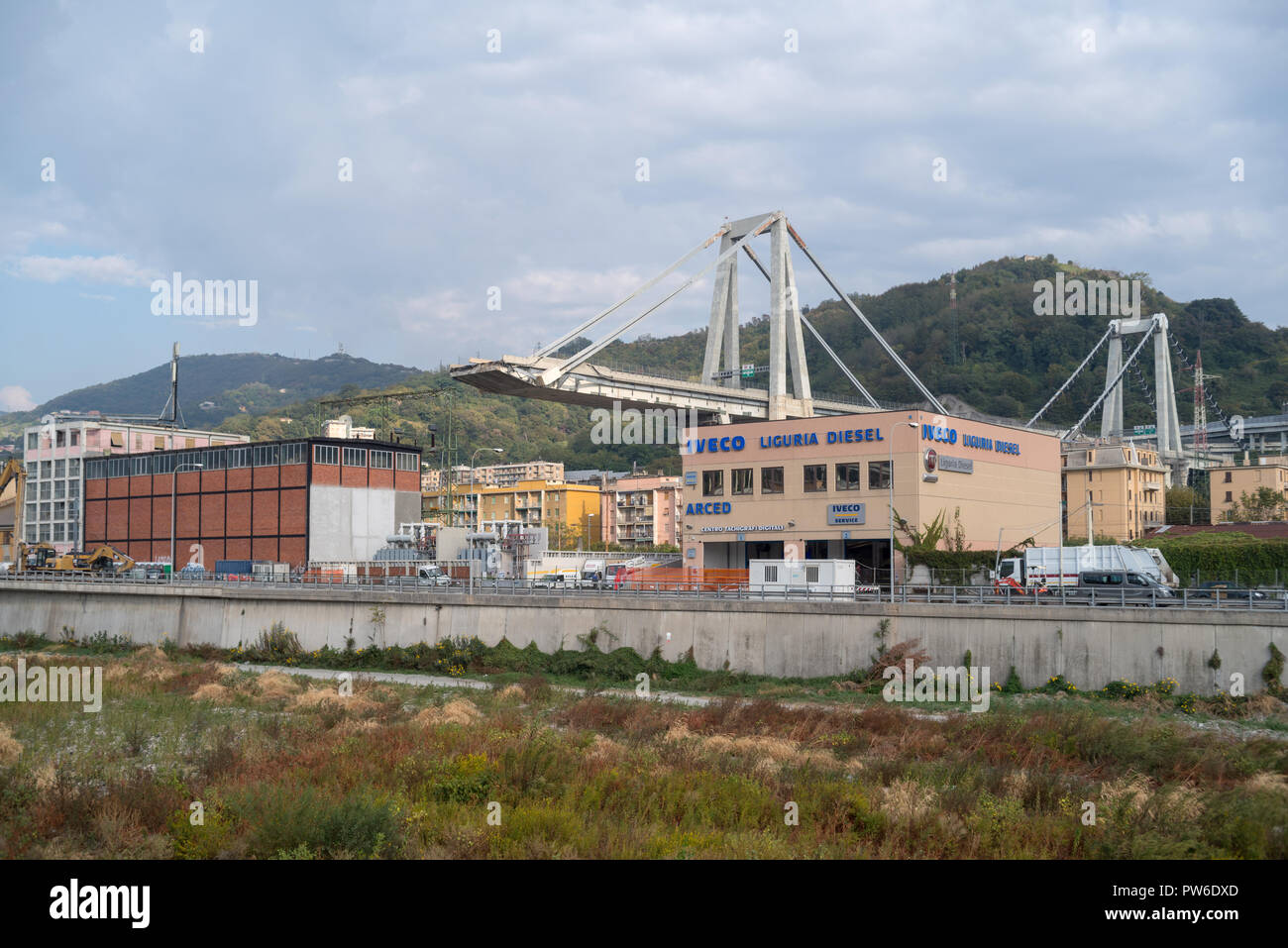 Gênes, Italie. Une section de l'Pont Morandi partiellement effondré Banque D'Images