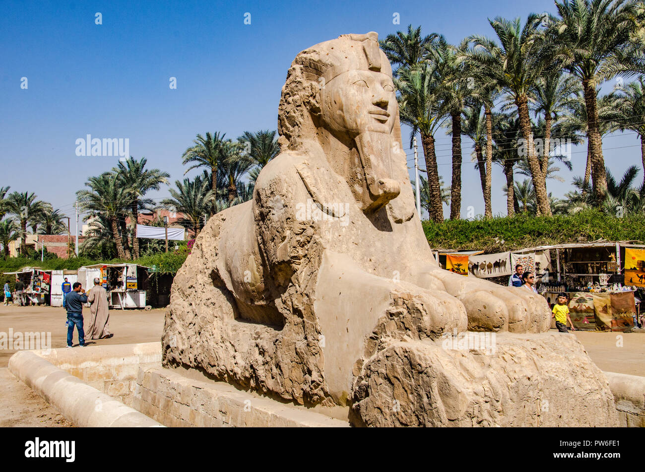 Memphis, au patrimoine mondial de l'Unesco Le Caire, Egypte - avril 2018. Sphinx antique statue. Banque D'Images