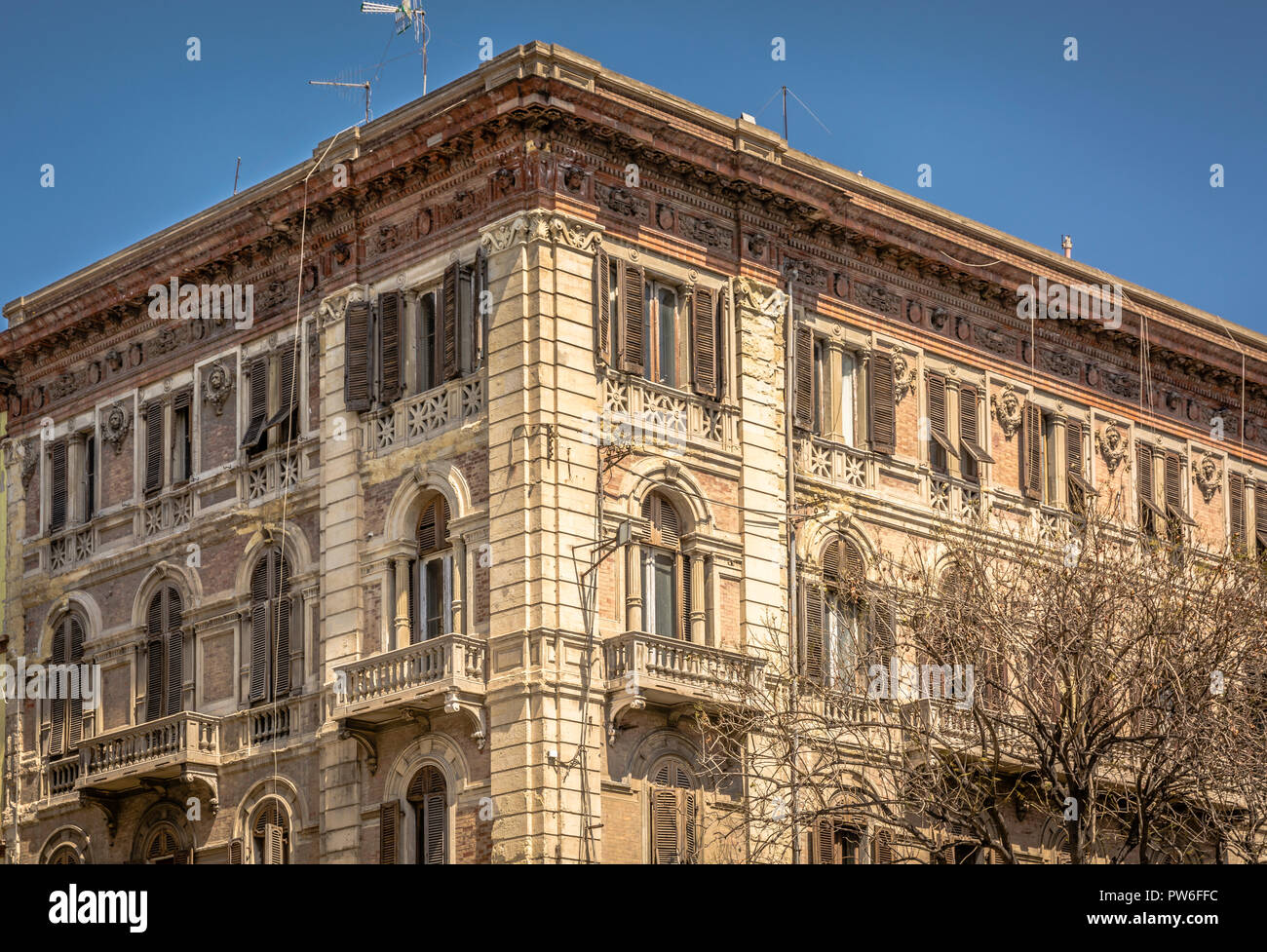 L'historique Palais Accardo dans la rue principale "Via Roma", Cagliari, Sardaigne, île, Italie Banque D'Images