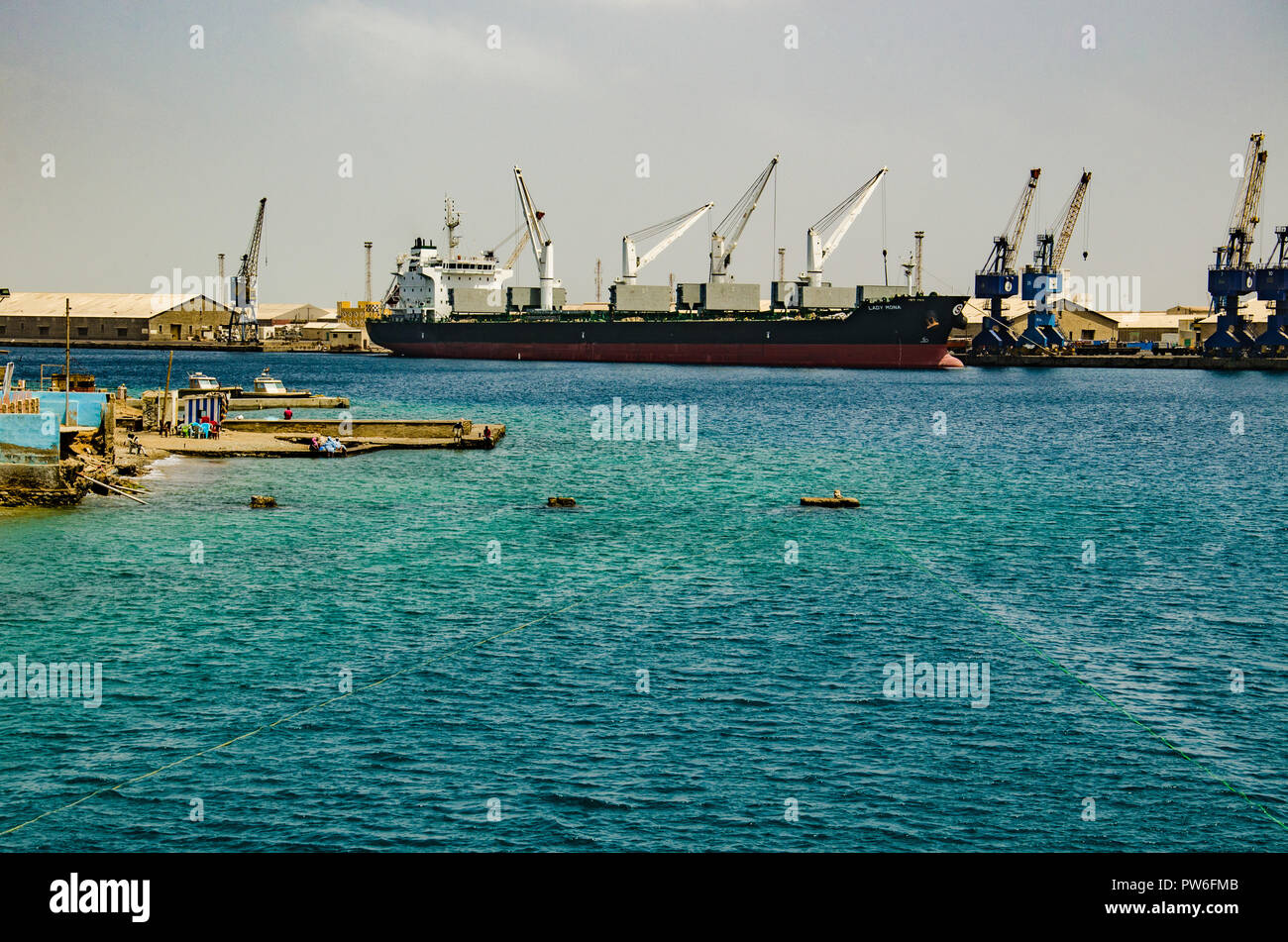 Port Soudan (Soudan) - avril 2018. Vue depuis le bateau. Banque D'Images