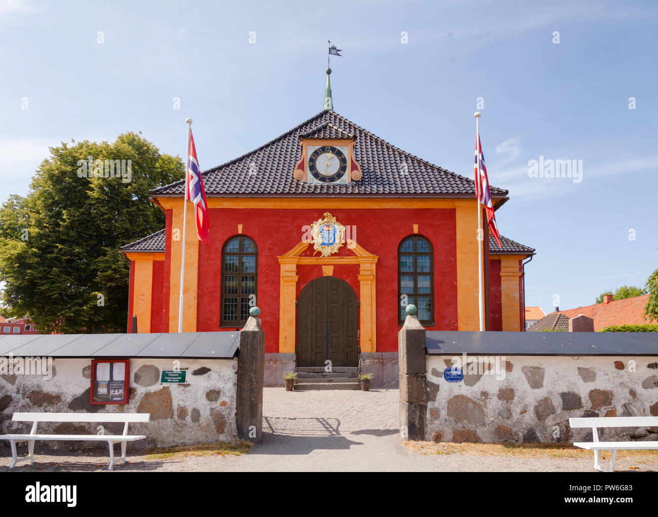 STAVERN, NORVÈGE - 20 juillet 2018 : renaissance baroque rouge façade Stavern Banque D'Images