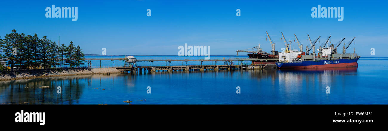 Chargement par convoyeur à port en eau profonde de Thevenard près de Ceduna Australie du Sud Banque D'Images