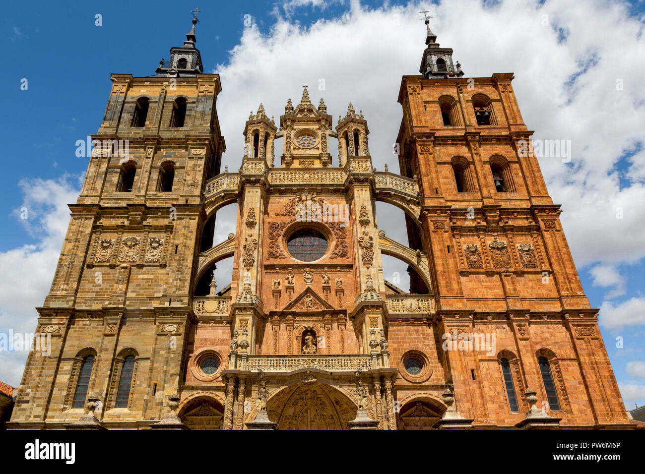 Astorga (Espagne) - Vue de la cathédrale gothique d'Astorga, le long de la Saint James way Banque D'Images