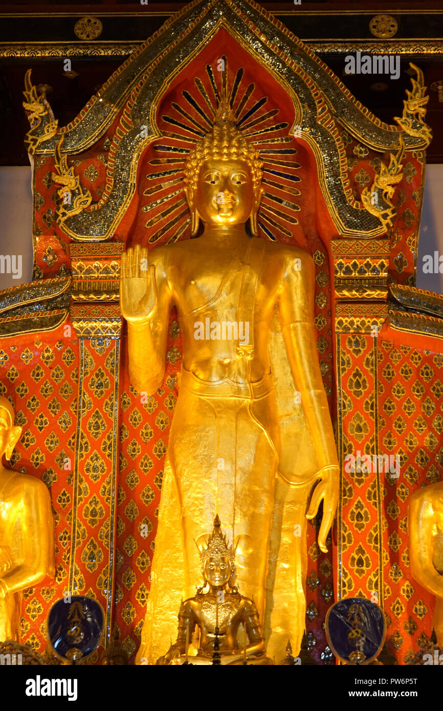 Statue de Bouddha, Wat Chedi Luang, Chiang Mai, Thaïlande, Asie Banque D'Images