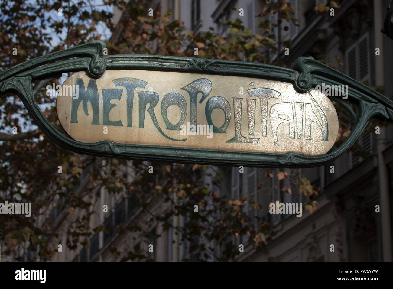 La station de métro de Paris, conçue par Hector Guimard (1867-1942). L ...