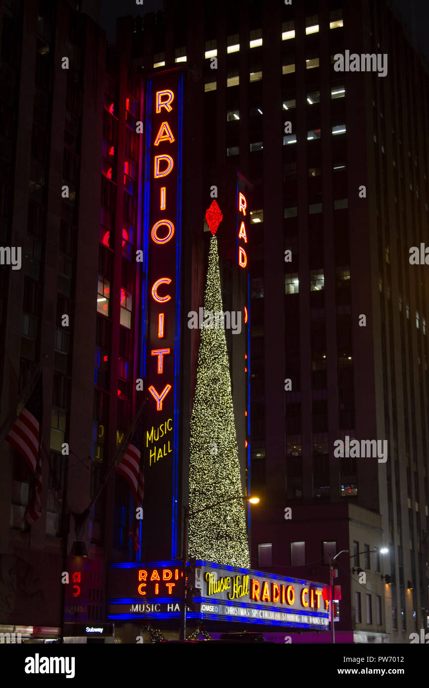 Arbre de Noël au Radio City Music Hall, New York, USA Banque D'Images