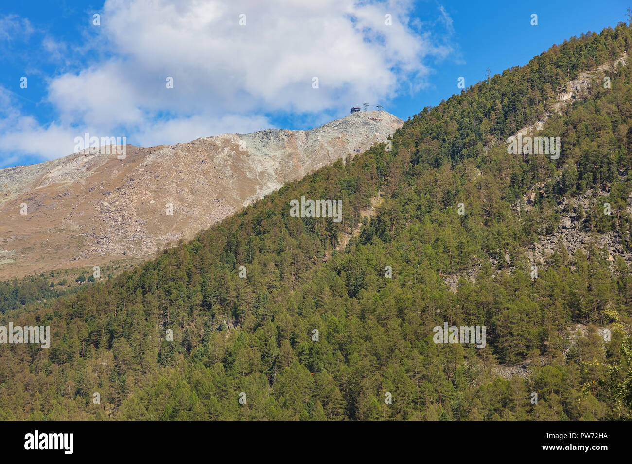 Vue de la ville de Zermatt dans le canton du Valais suisse à la mi-septembre. Banque D'Images