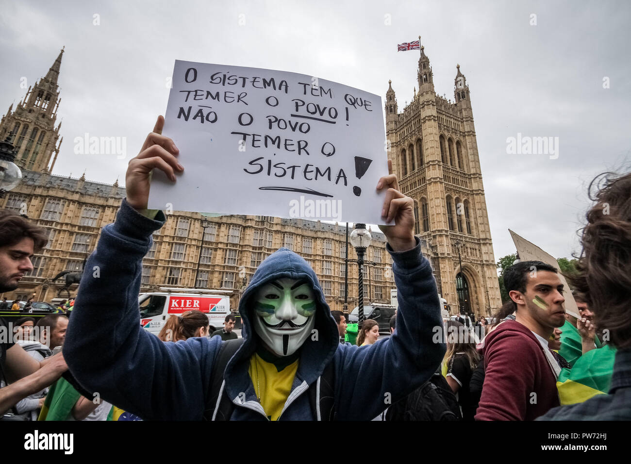 Les Brésiliens de la manifestations contre l'inégalité sociale et de la coupe du monde prévues dans Westmisnter, Londres. Banque D'Images