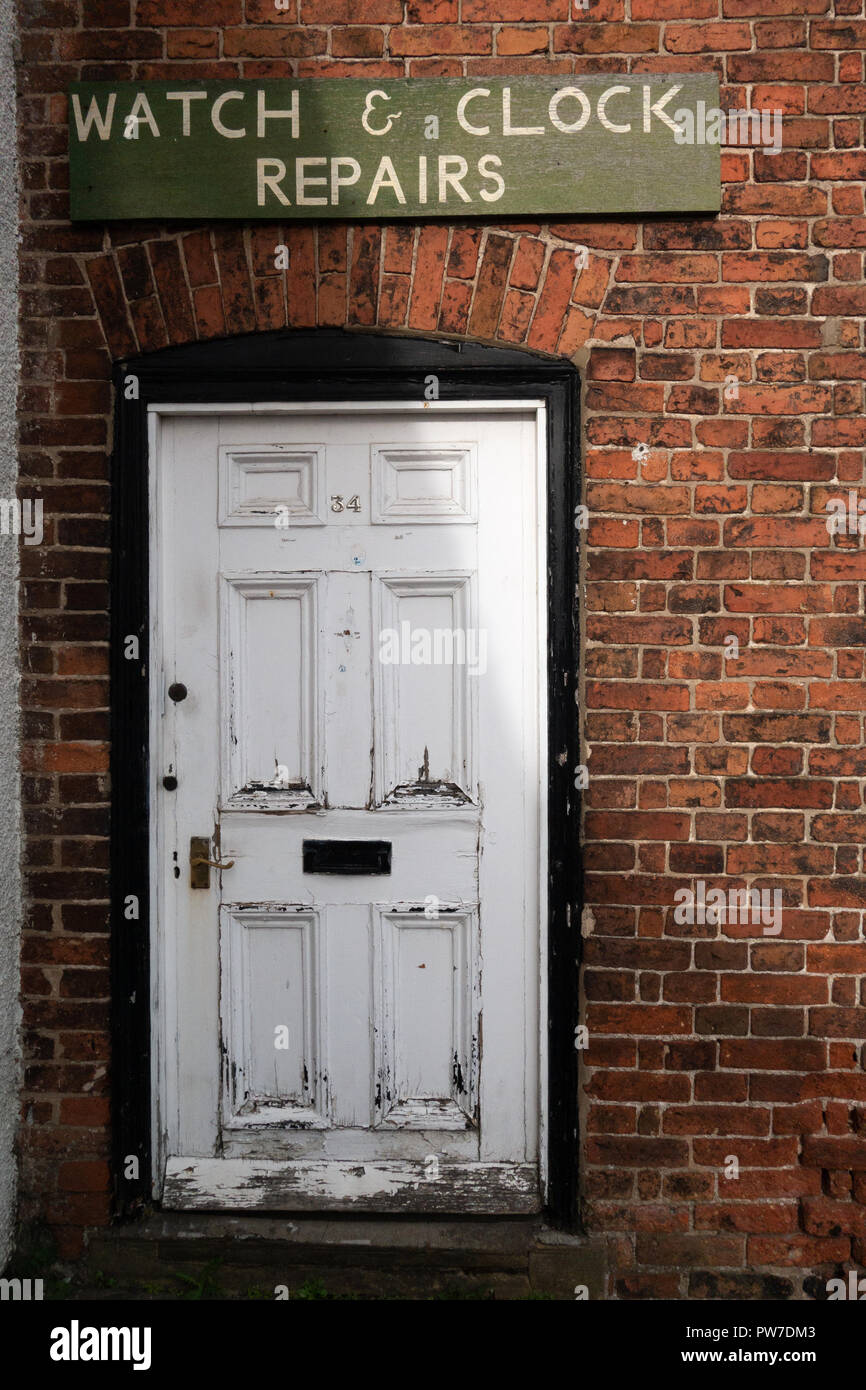Atelier de réparation de montres et d'horloges Banque D'Images