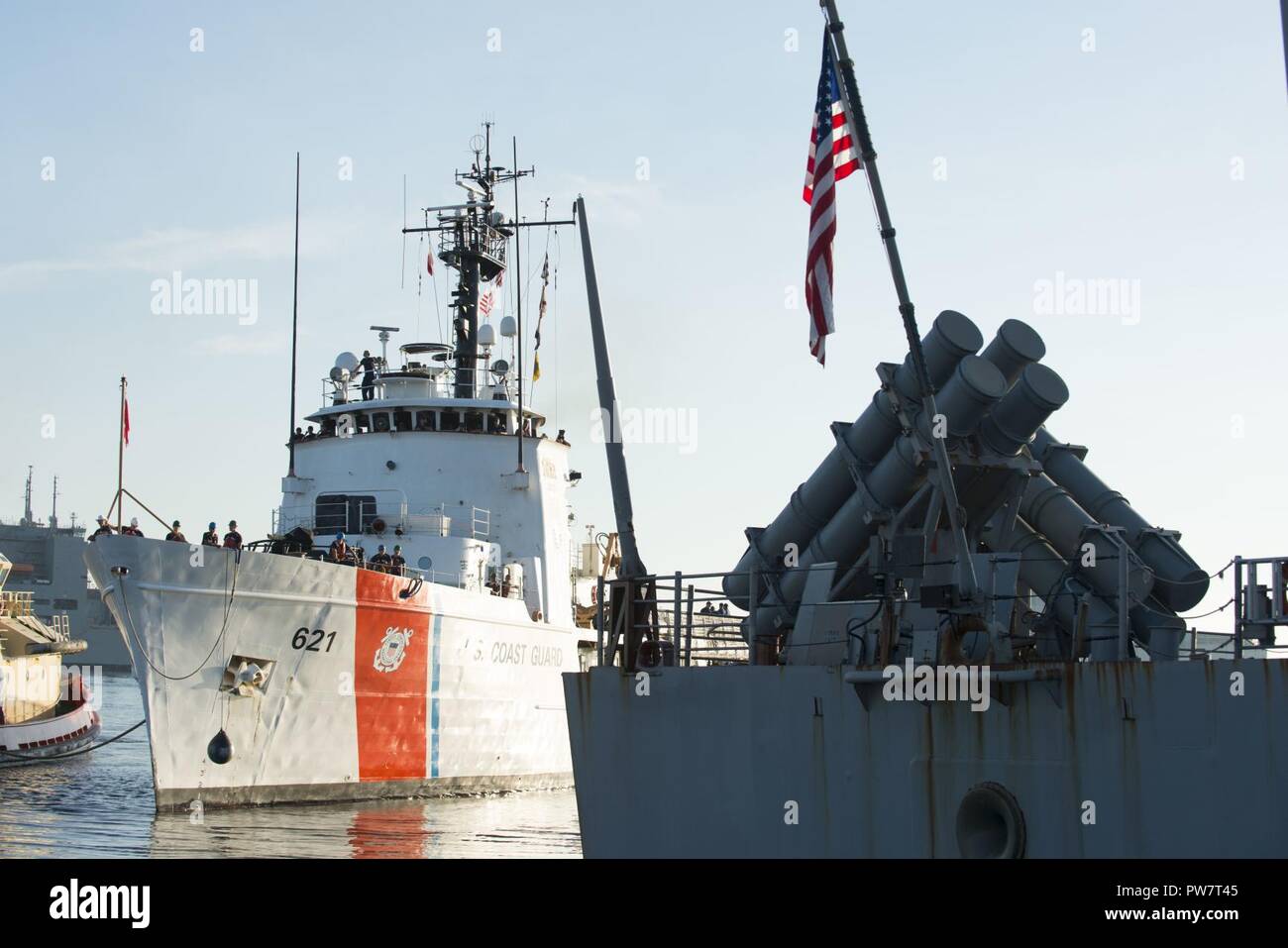 Les garde-côte Valiant revient à l'équipage d'attache, le 29 septembre, 2017, à Mayport, en Floride. L'équipage est retourné à son port d'attache après 60 jours de patrouille multi-mission dans les Caraïbes. Banque D'Images