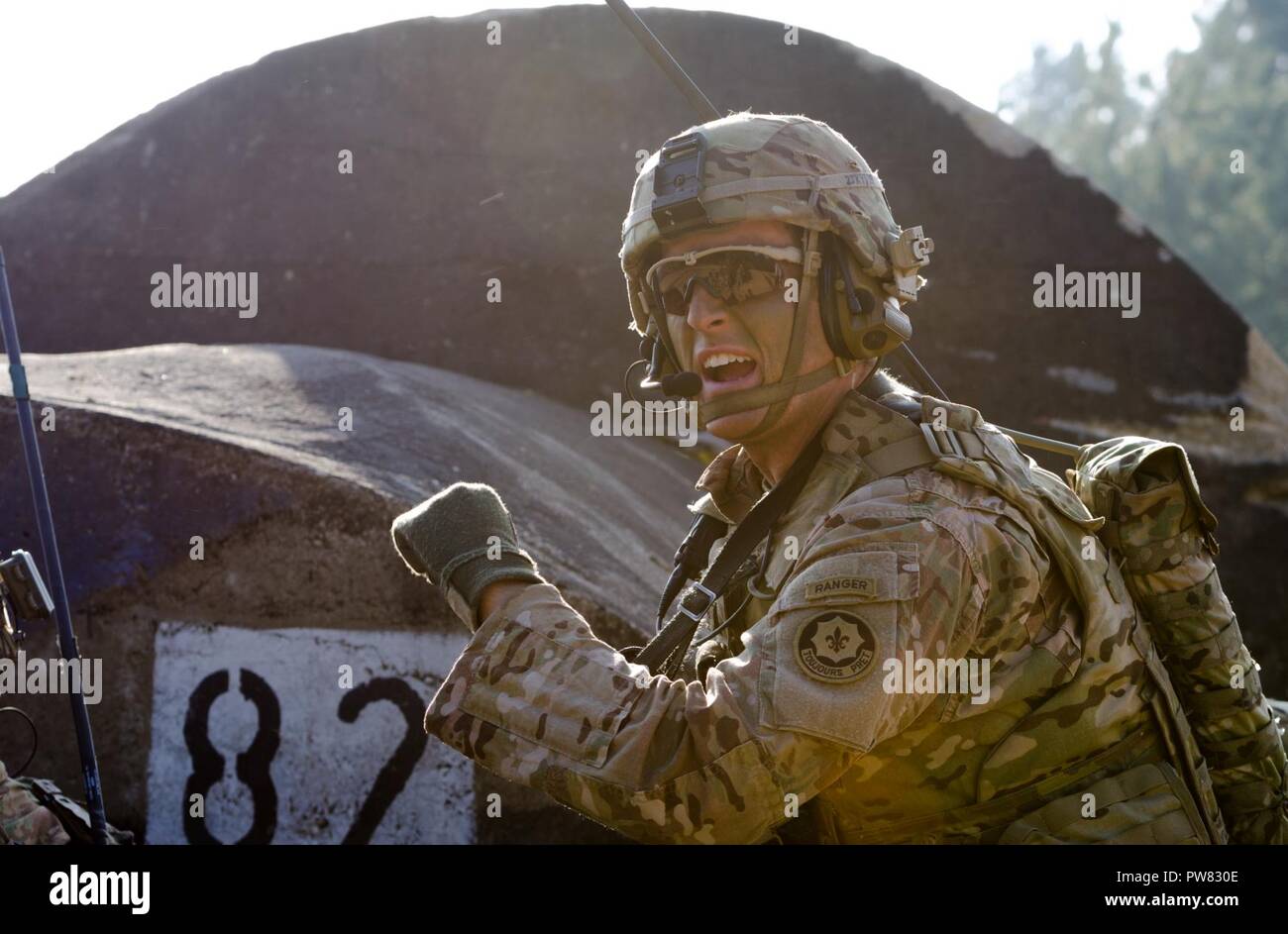 Des soldats américains de l'OTAN la présence renforcée de l'avant du groupe de combat en Pologne conduite effectifs vivre feux pour certifier chaque troupe et commandant des troupes à Bemowo Piskie Zone Formation près de Orzysz, Pologne, 1-3 octobre, 2017. La multinationale, unique, composé d'américains, britanniques et soldats roumains servir avec la 15e Brigade mécanisée polonaise comme une force de dissuasion dans le nord-est de la Pologne à l'appui de l'OTAN vers l'amélioration de la présence. Banque D'Images
