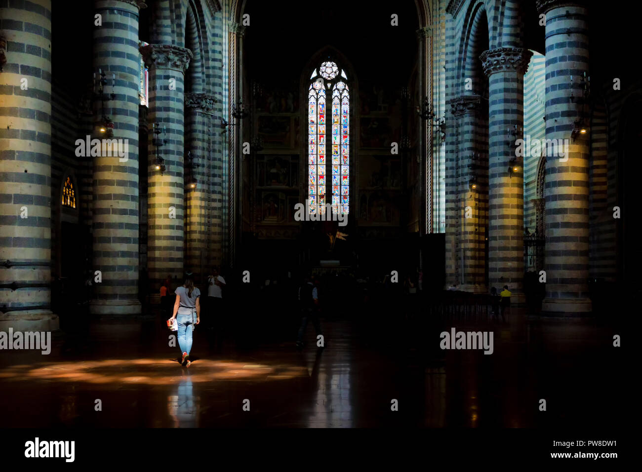 Orvieto, Italie-avril 28,2018:Les touristes à l'intérieur de la cathédrale d'Orvieto. Banque D'Images