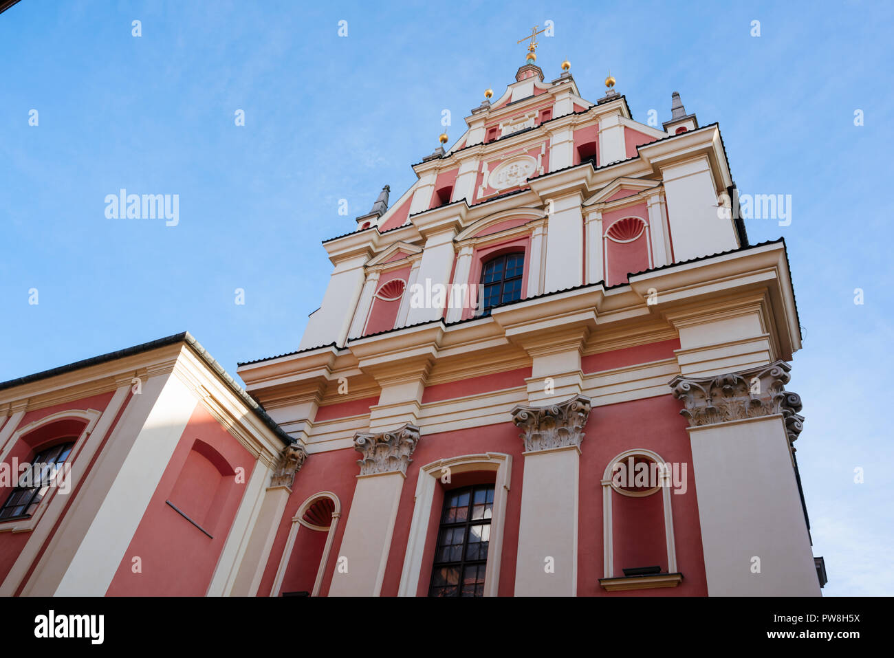 Varsovie, Pologne - Oct 1, 2018 : la vieille ville de Varsovie. Consigner vos bagages St. John's et sanctuaire de Notre-Dame de Grâce, le Patron de Varsovie Banque D'Images