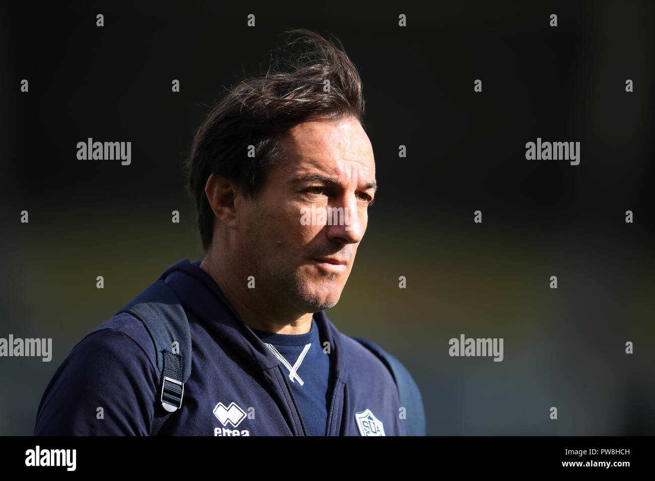 Ancien joueur de rugby français Philippe Sella au cours de l'European Challenge Cup Match à Twickenham Stoop, Londres. ASSOCIATION DE PRESSE Photo. Photo date : Samedi 13 octobre 2018. Voir histoire RUGBYU PA Harlequins. Crédit photo doit se lire : Adam Davy/PA Wire. RESTRICTIONS : un usage éditorial uniquement. Pas d'utilisation commerciale. Banque D'Images