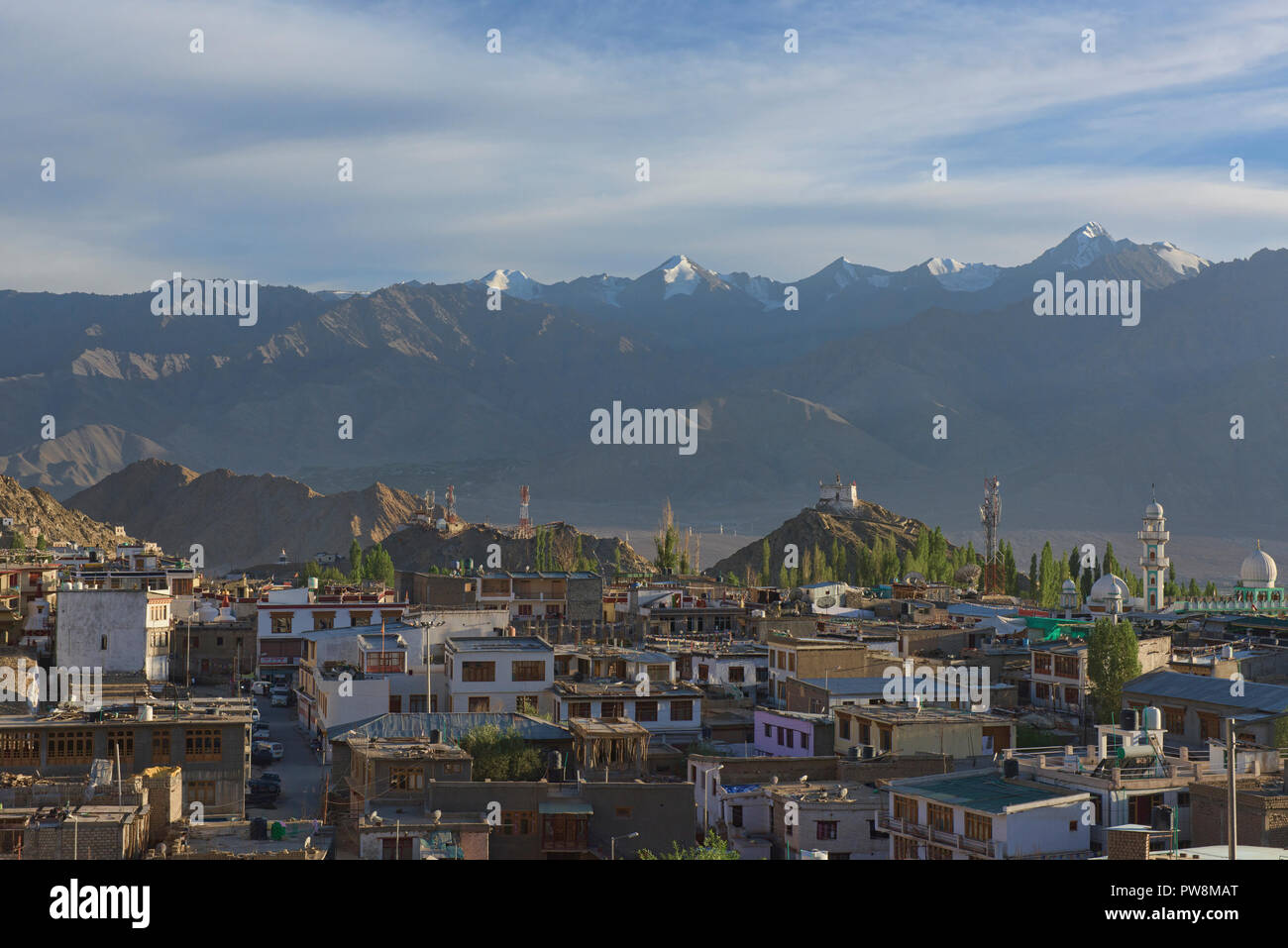 Au cours de la lumière du soleil dernier Leh, Stok Kangri et la gamme Ladakh Leh, Ladakh, Inde, Banque D'Images