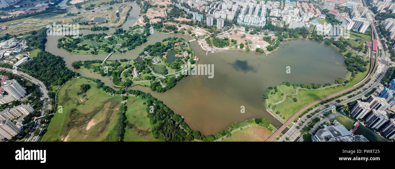 Panorama aérien de tous les Chinois et Japonais Jardin nature park, avec le grand lac de Jurong, situé à Singapour, de Jurong. Banque D'Images