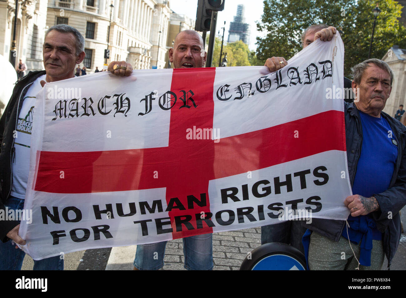 London UK 13 octobre 2018 Les partisans de l'CDCPPS (Football Alliance Démocratique Lads) marche dans le centre de Londres. Credit : Thabo Jaiyesimi/Alamy Live News Banque D'Images