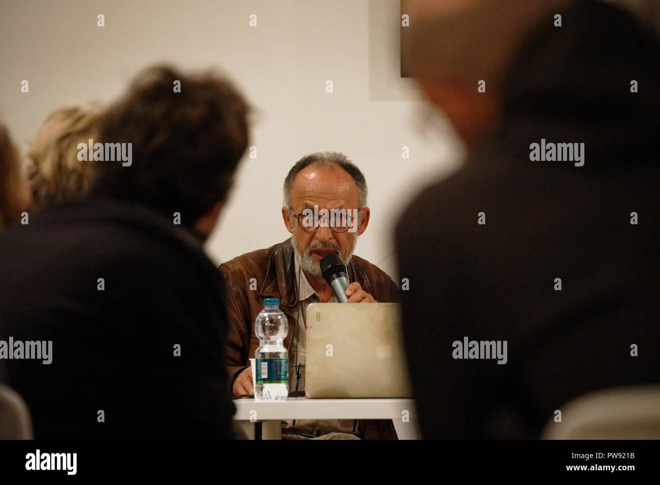 Turin, Italie. 13 octobre, 2018. Manoocher Deghati donne une conférence publique à l'exposition World Press Photo 2018. MLBARIONA/Alamy Live News Banque D'Images