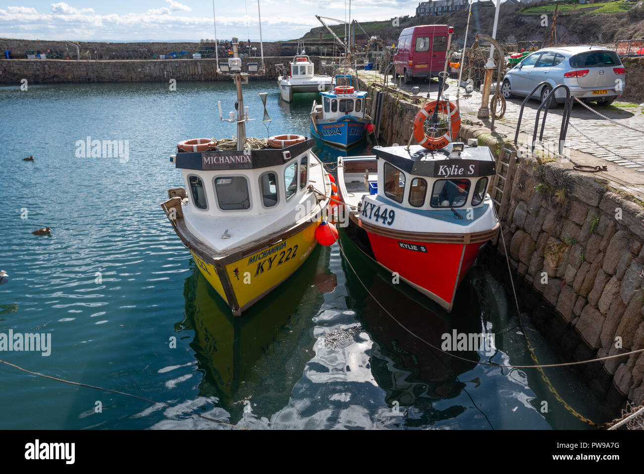 Bateaux de pêche dans le port de Crail, East Neuk, Fife, Scotland, UK Banque D'Images