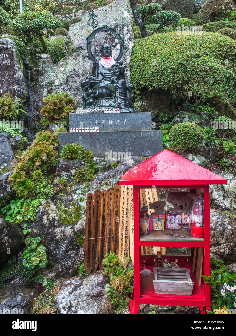 Jizō Mizuko, dieu gardien de bébés morts, Konomineji, Temple 27, 88 Shikoku pèlerinage temple, Kochi, Japon Banque D'Images