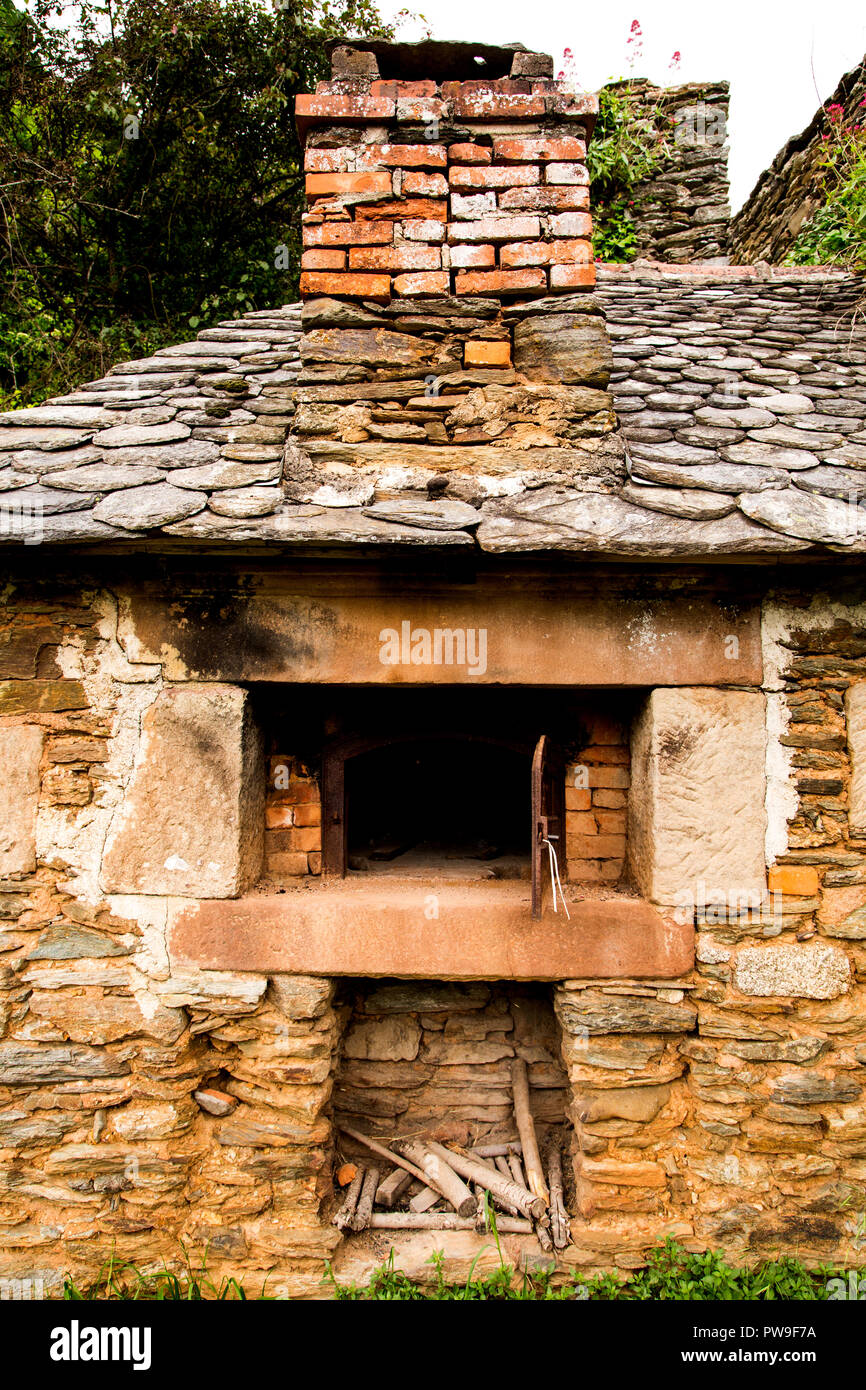 ancien-four-pain-banque-de-photographies-et-d-images-haute